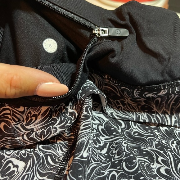 LULULEMON SPEED UP 2.5 Shorts!! - Picture 4 of 9